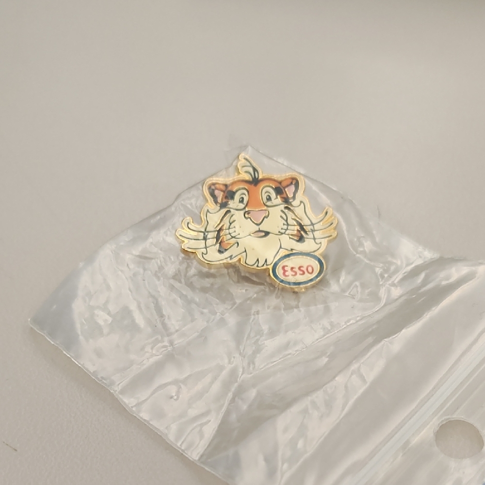 Esso Tiger Pin